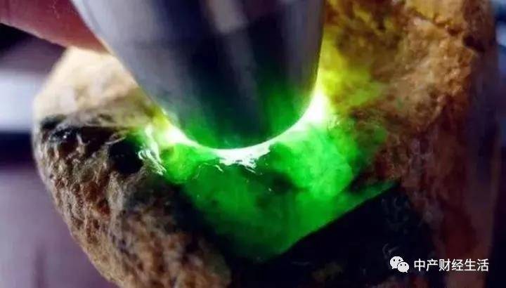 关于李子柒的三个故事